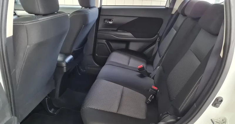 Mitsubishi Outlander cena 75000 przebieg: 133000, rok produkcji 2017 z Pilawa małe 466